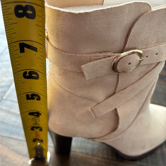 Womens sz 6 pointed toe ankle boots suede beige tan - Picture 7 of 7